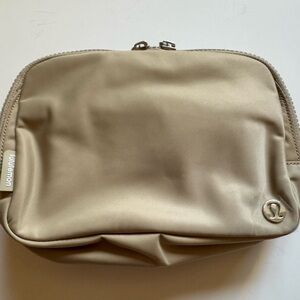 lululemon Everywhere 2L Belt Bag